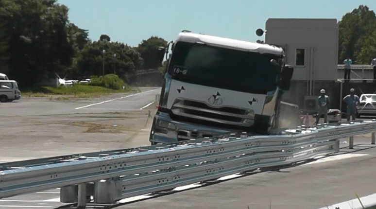 中央分離帯開口部用ガードレール「レーンオープナー」が、令和７年度関東地方発明表彰にて 「発明奨励賞」を受賞